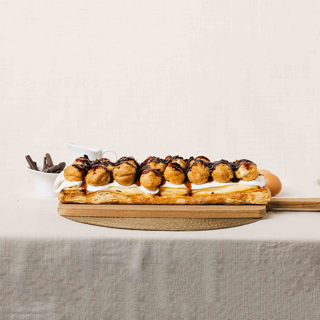 UND 1 TARTA MILHOJAS DE PROFITEROLES 1,9KG (9 RACIONES)